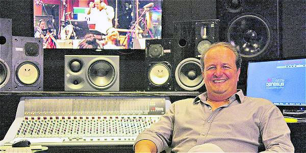 Julio Reyes Copello en su estudio musical Art House (en Miami), donde se gestan álbumes.